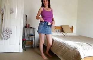 Morena com xvídeos pornô em desenho animado mamas enormes a posar na webcam