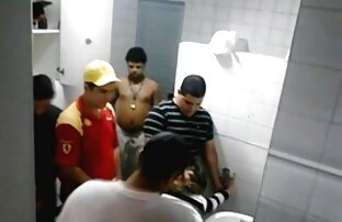 MILF lascivo vídeo pornô de desenho brasileiro visita um salão de massagens.